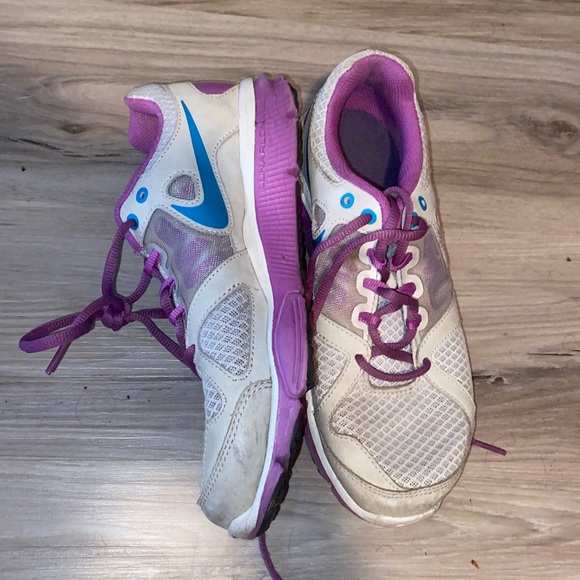 Women’s Nike shoes size 7 - Picture 1 of 5